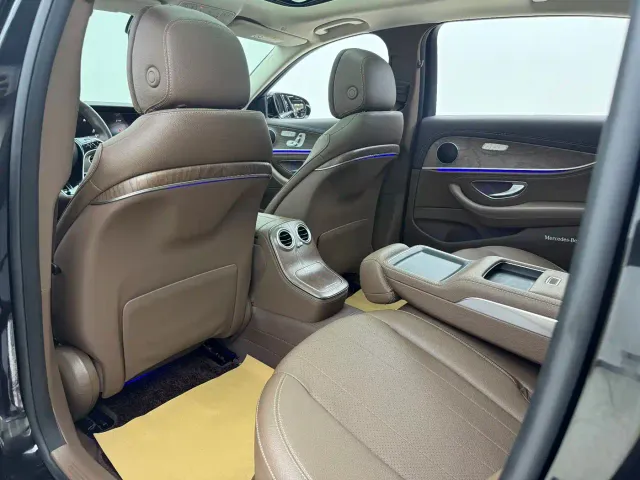 Mercedes-Benz E-Class — Фото автомобиля 11