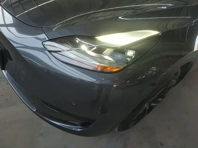 Tesla Model Y — Фото автомобиля 23