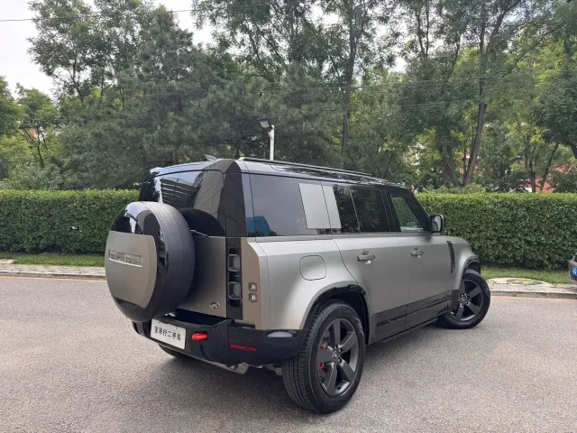 Land Rover Defender — Фото автомобиля 5