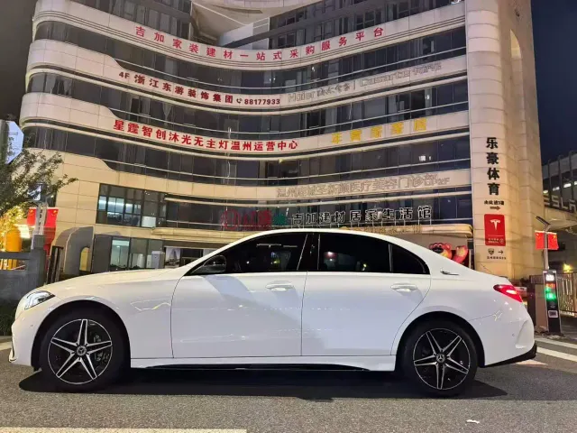 Mercedes-Benz C-Class — Фото автомобиля 3