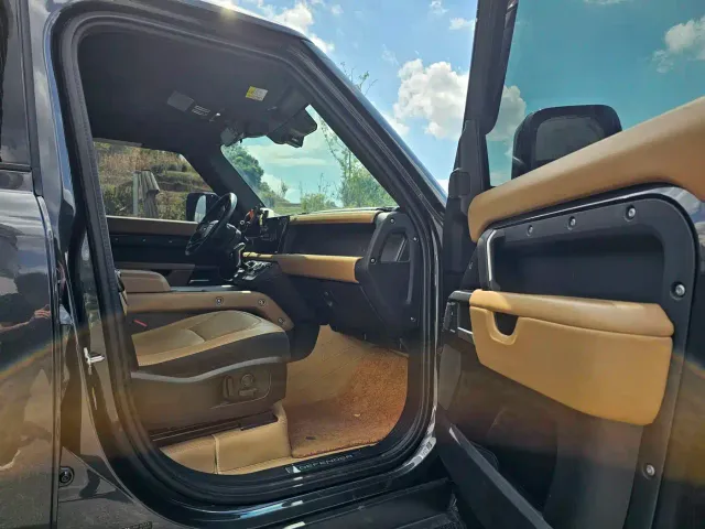Land Rover Defender — Фото автомобиля 11