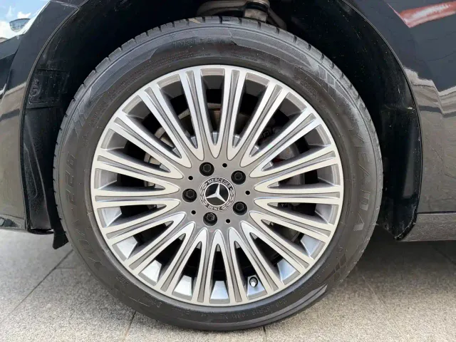 Mercedes-Benz E-Class — Фото автомобиля 8