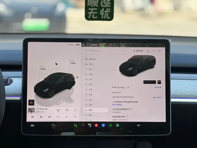 Tesla Model Y — Фото автомобиля 7