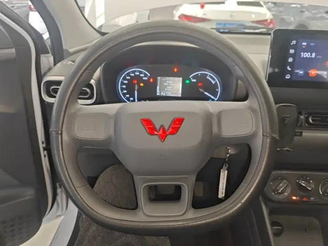 Wuling Hongguang — Фото автомобиля 6