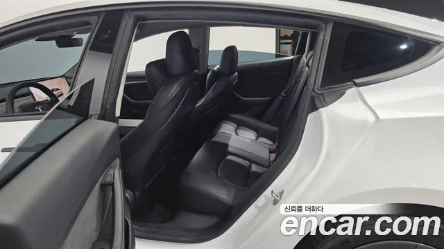 Tesla Model 3 — Фото автомобиля 11