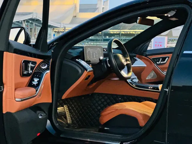 Mercedes-Benz S-Class — Фото автомобиля 4