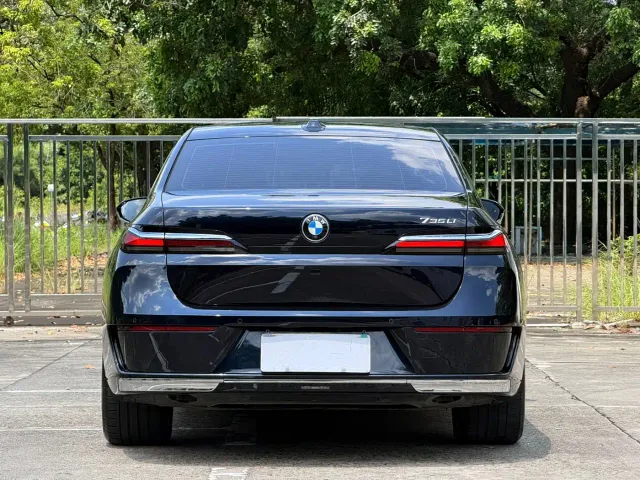BMW 7 Series — Фото автомобиля 12