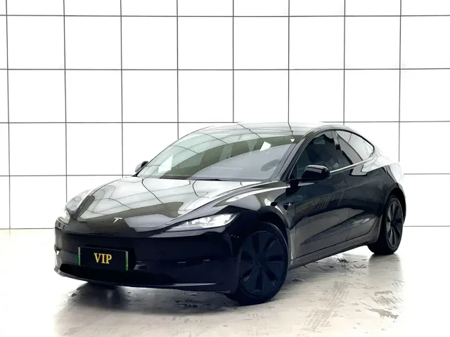 Фотография автомобиля — Tesla Model 3