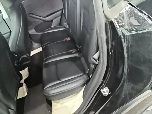 Tesla Model Y — Фото автомобиля 16