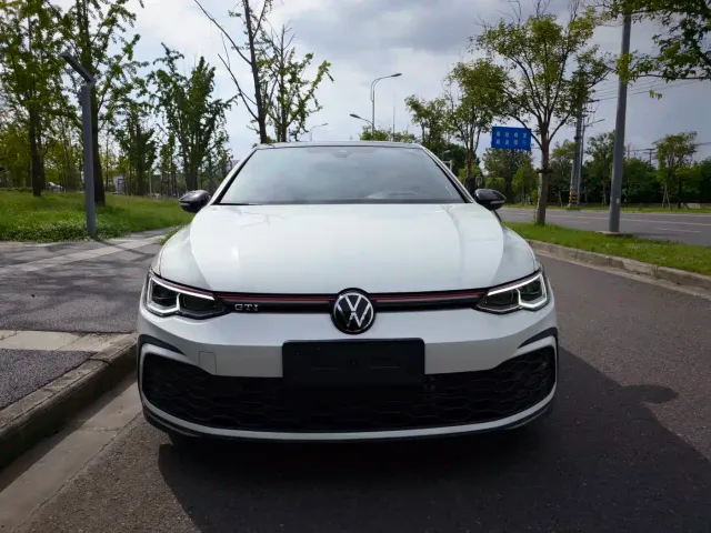 Volkswagen Golf GTI — Фото автомобиля 3