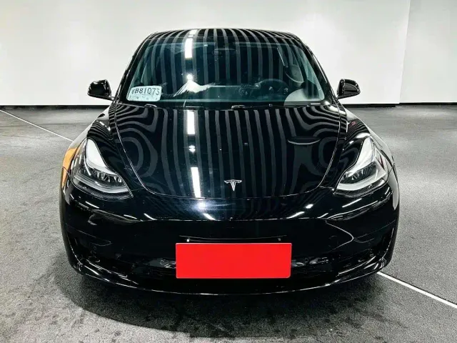 Tesla Model 3 — Фото автомобиля 2