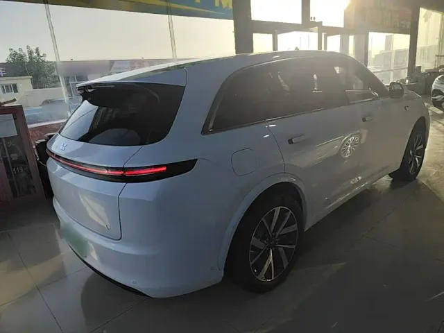 Li Auto L7 — Фото автомобиля 6