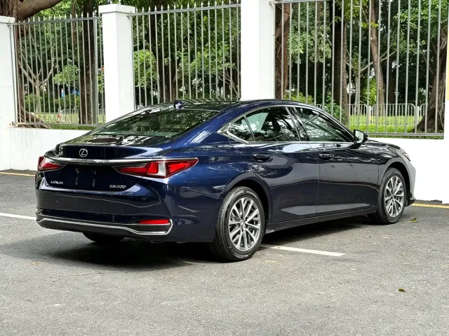 Lexus ES — Фото автомобиля 6