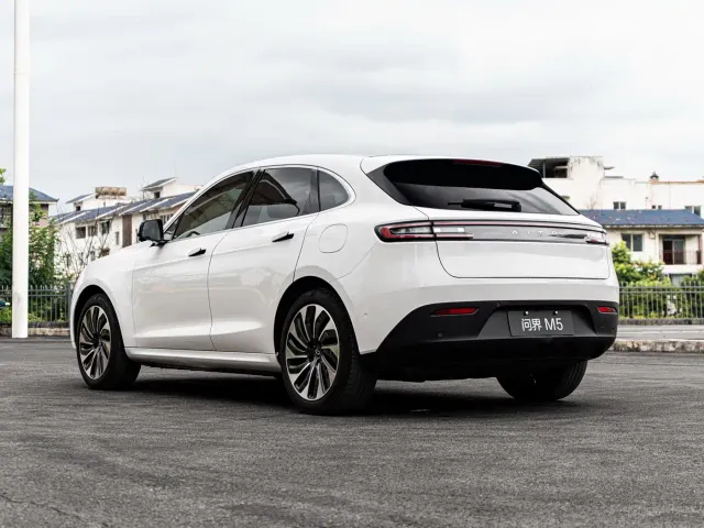 Aito M5 — Фото автомобиля 4