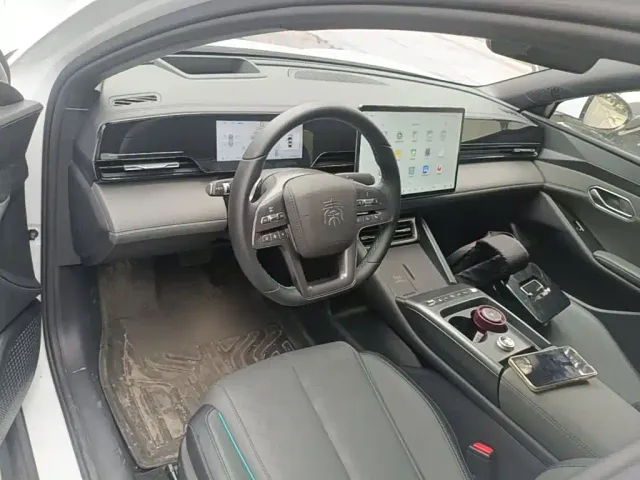 BYD Qin L — Фото автомобиля 9