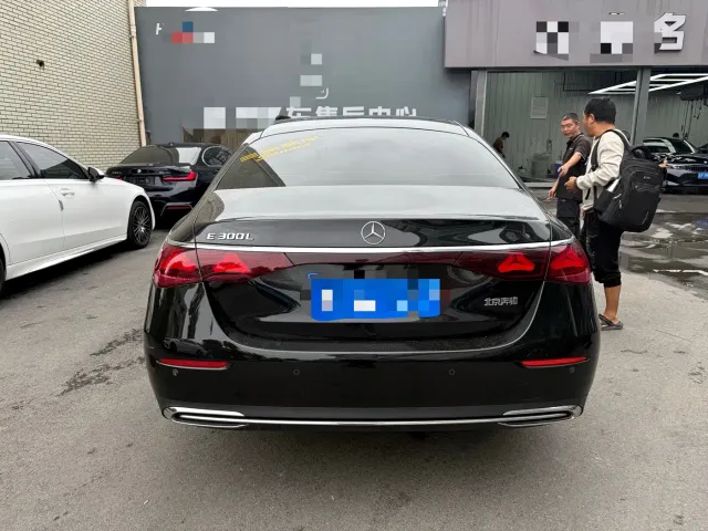 Mercedes-Benz E-Class — Фото автомобиля 8
