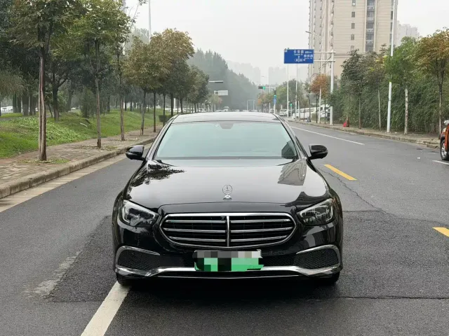 Mercedes-Benz E-Class — Фото автомобиля 2