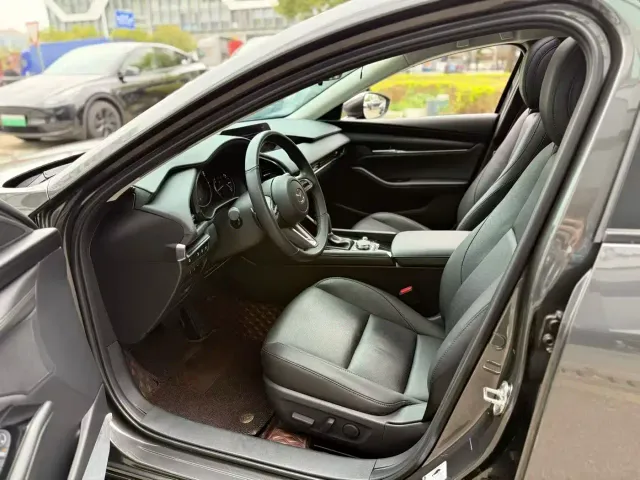 Mazda Axela — Фото автомобиля 4