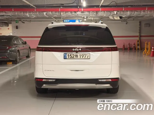 Kia Carnival Generation 4 — Фото автомобиля 4