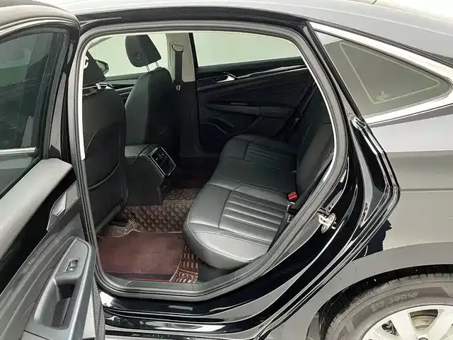 Volkswagen Passat — Фото автомобиля 24