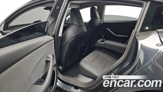 Tesla Model 3 — Фото автомобиля 16
