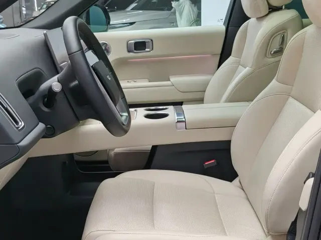 Li Auto L8 — Фото автомобиля 10