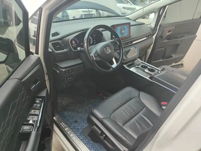 Honda Elysion — Фото автомобиля 15