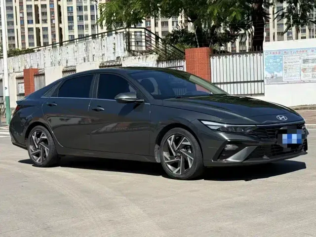 Hyundai Elantra — Фото автомобиля 3