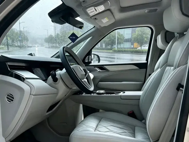 Volvo EM90 — Фото автомобиля 8