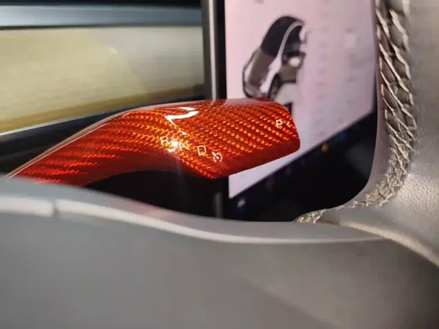 Tesla Model Y — Фото автомобиля 9