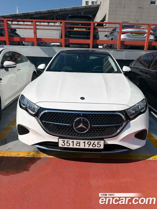 Mercedes-Benz E-Class — Фото автомобиля 2