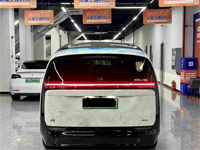 Li Auto MEGA — Фото автомобиля 10