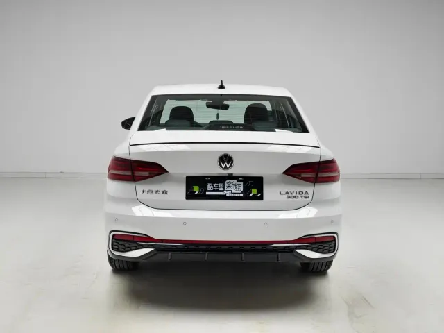 Volkswagen Lavida — Фото автомобиля 5