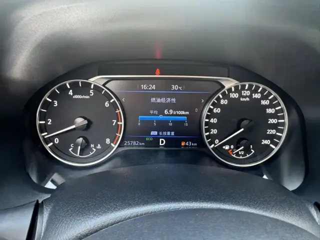 Nissan Teana — Фото автомобиля 4