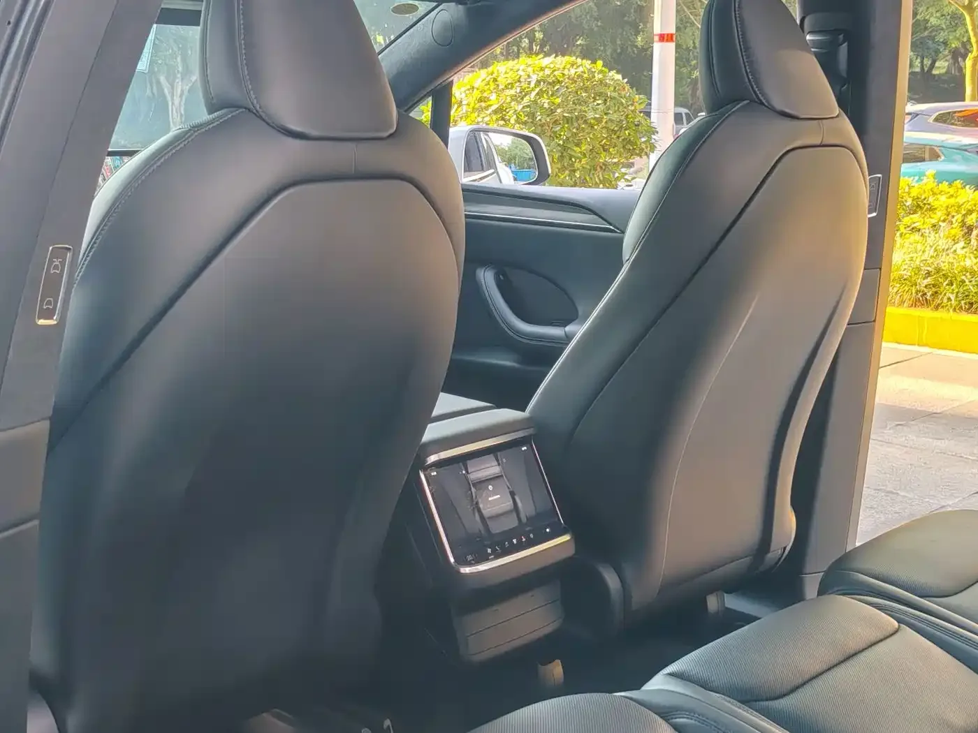 Tesla Model X 2023 Dual Motor All-Wheel Drive Edition — Фото автомобиля 17