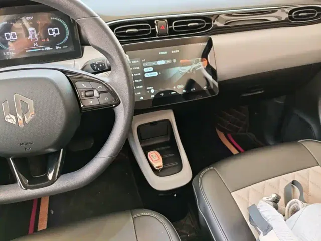 Leapmotor T03 — Фото автомобиля 12