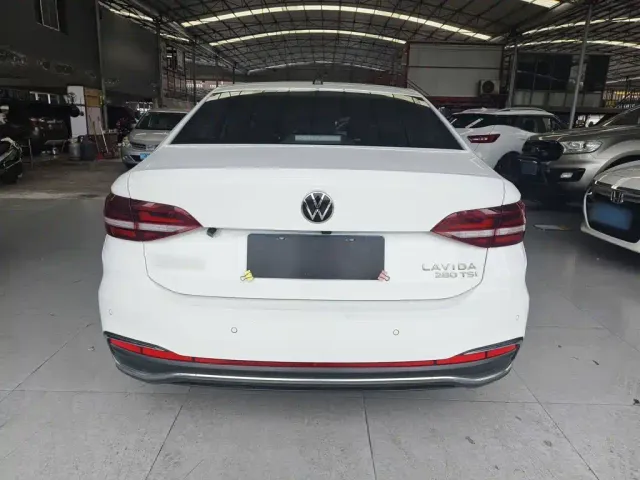 Volkswagen Lavida — Фото автомобиля 10