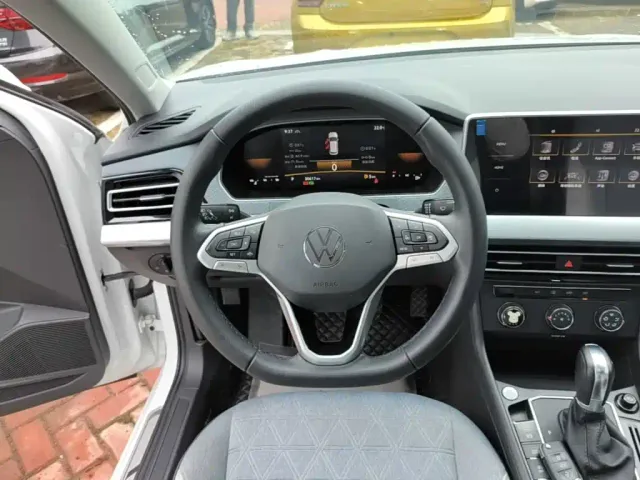 Volkswagen Lavida — Фото автомобиля 10