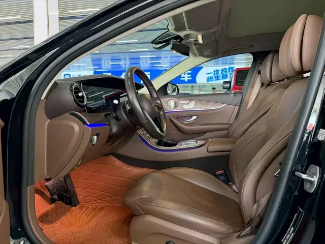 Mercedes-Benz E-Class — Фото автомобиля 4