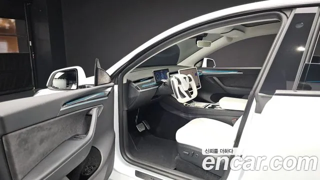 Tesla Model Y — Фото автомобиля 15