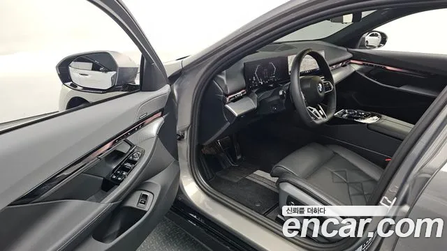 BMW 5-Series 5 серия (G60) 530i xDrive M Sport — Фото автомобиля 10