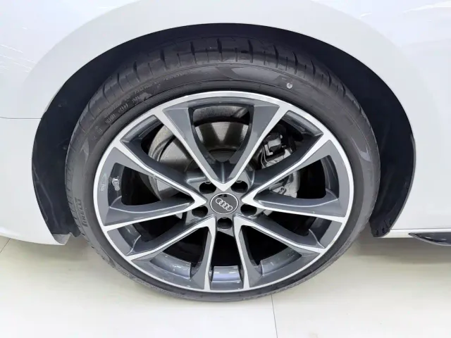 Audi A4L — Фото автомобиля 15