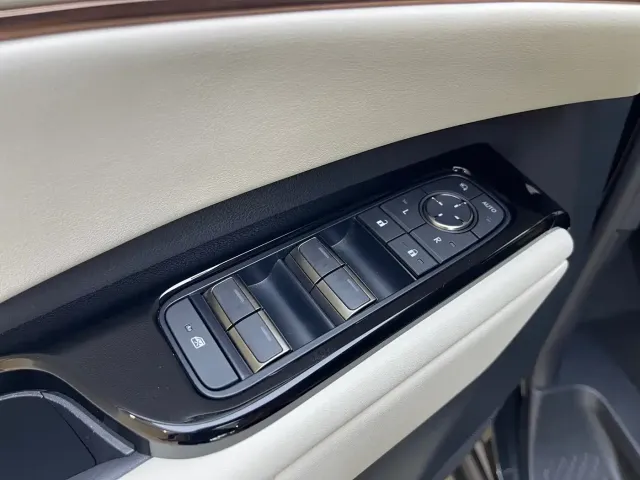 Lexus LM — Фото автомобиля 16