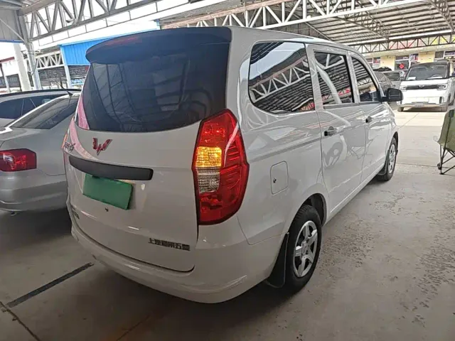 Wuling Hongguang — Фото автомобиля 6