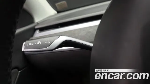 Tesla Model Y — Фото автомобиля 30