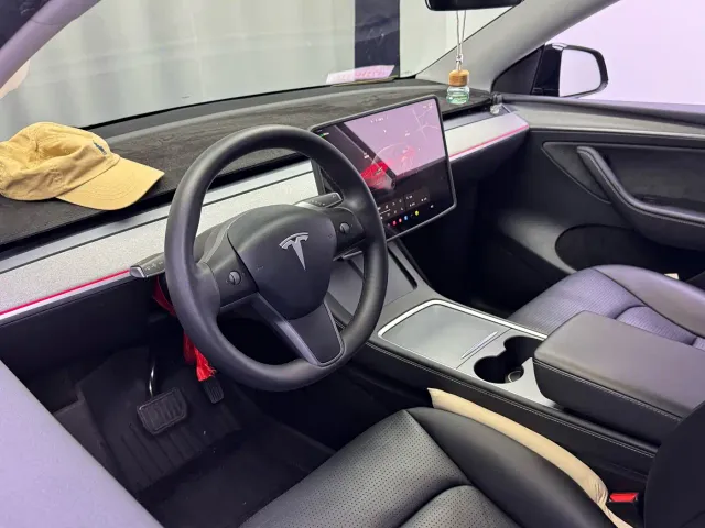 Tesla Model Y — Фото автомобиля 4