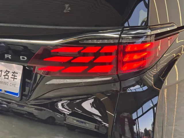 Toyota Alphard — Фото автомобиля 11