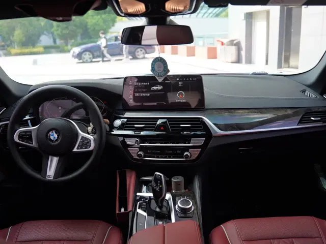 BMW 5 Series — Фото автомобиля 5