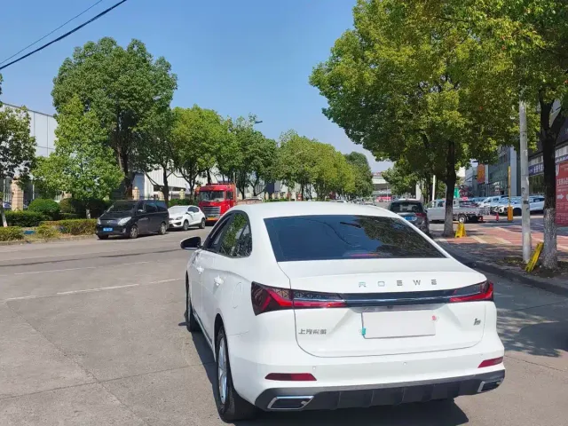 Roewe i5 — Фото автомобиля 7