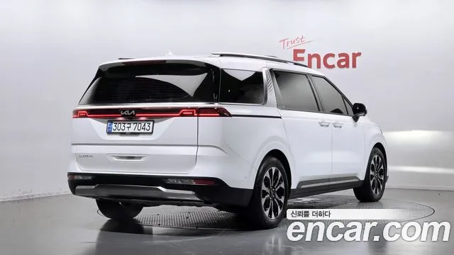 Kia Carnival Generation 4 — Фото автомобиля 2